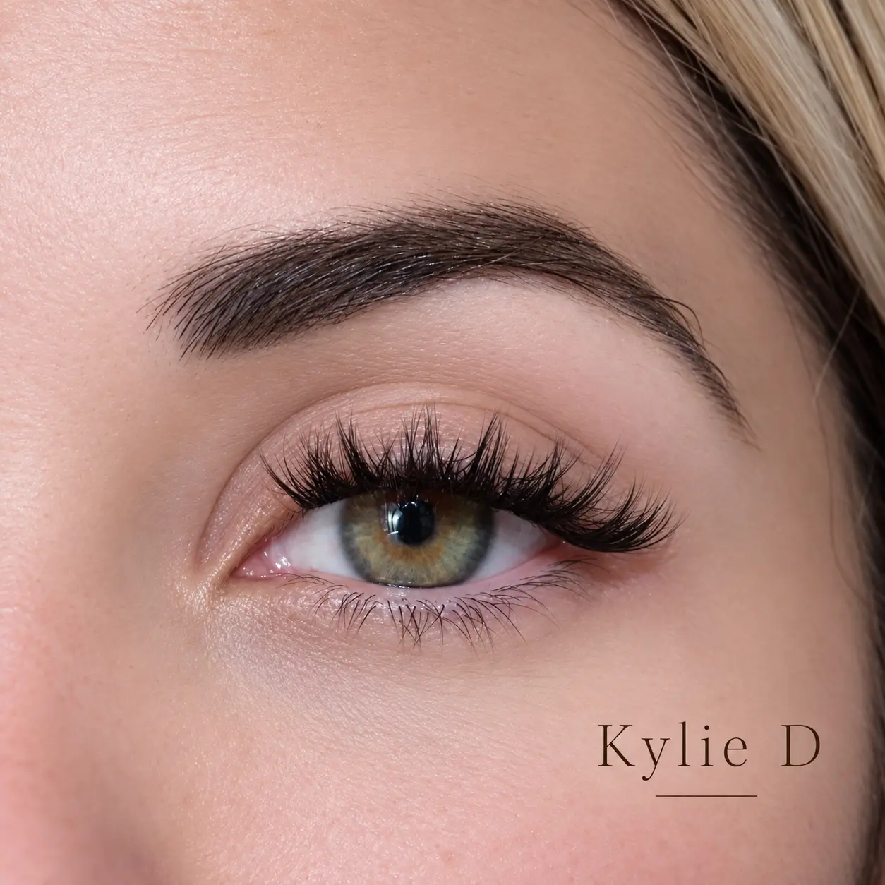 Rendu porté des faux cils cluster Kylie D