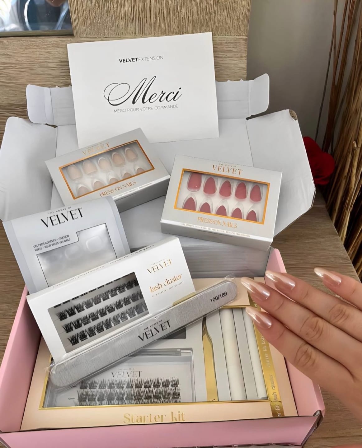 Photo de l’acheteuse Nathalie V. avec Press-On Nails Champagne Rosé - Collection Glazed