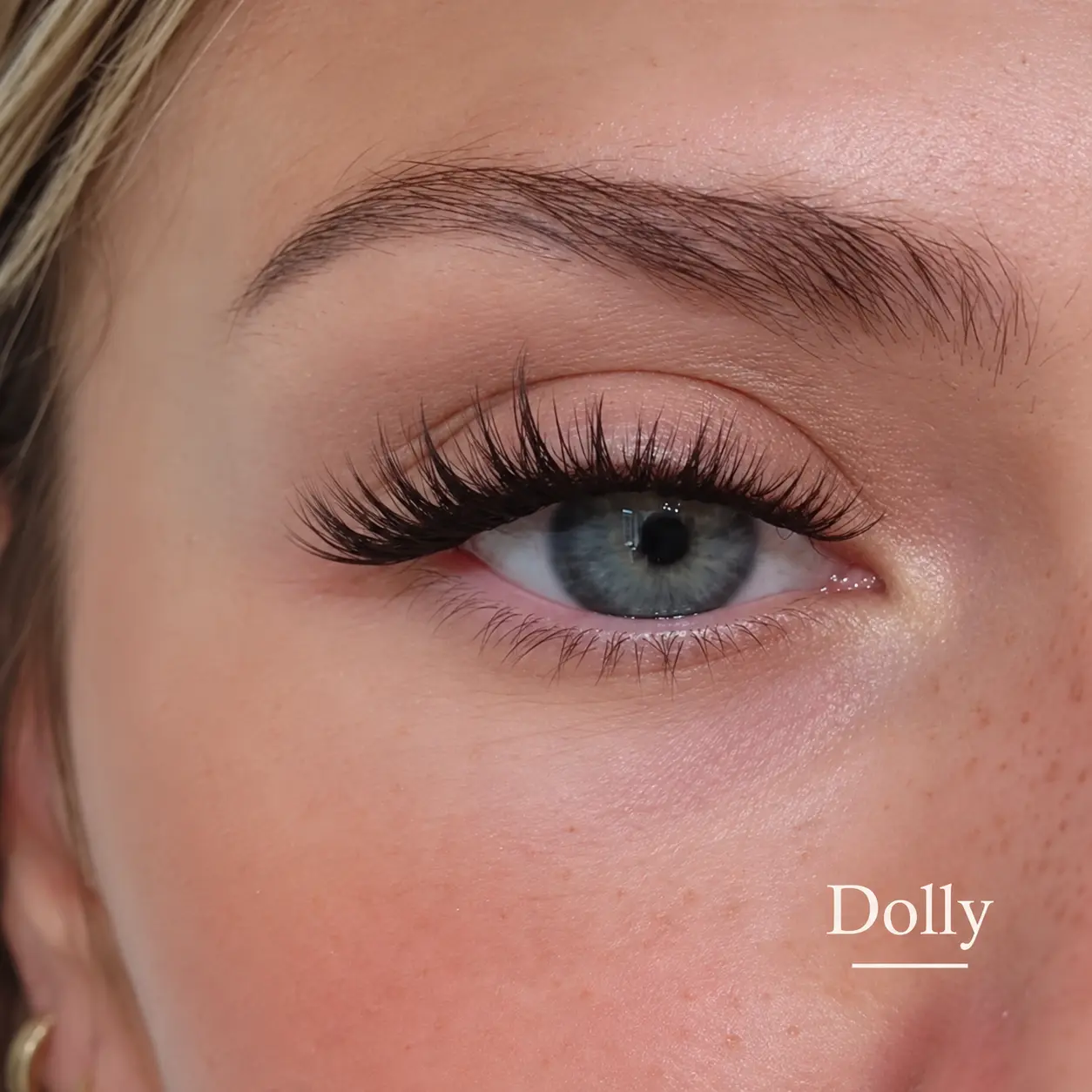 Rendu porté des faux cils cluster Dolly D