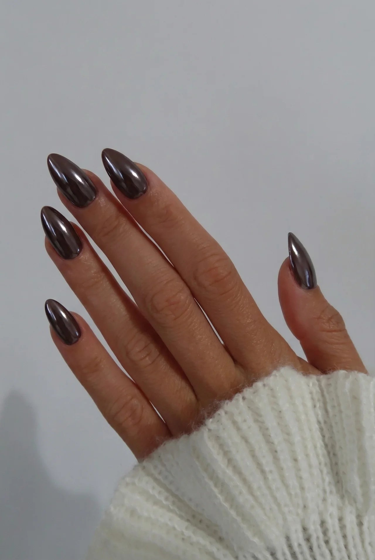 Press-on nails Amande Marron Chromé – Collection Glazed