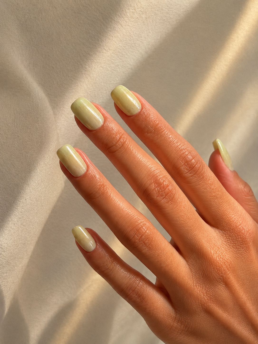 Press-On Nails Jaune Pastel Chromé - Collection Glazed