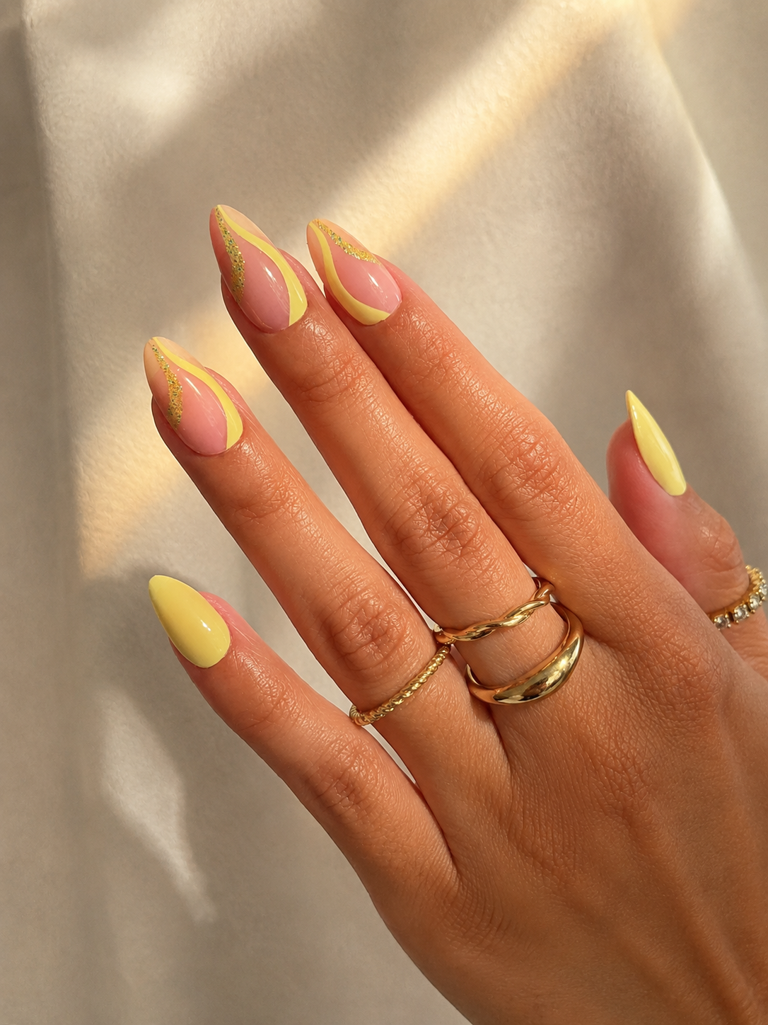 Press-On Nails Jaune Nail Art – Forme Amande